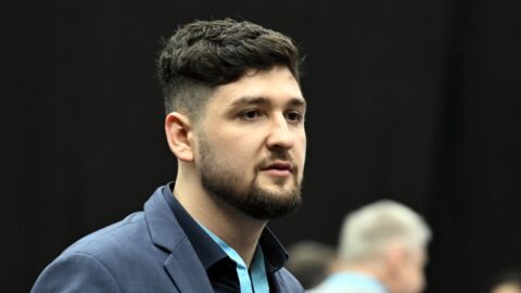Ty Nikdy naznačil, že motoristé jsou nacisti. Gregor reagoval a zveřejnil jejich konverzaci