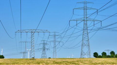 Komisař pro energetiku doporučil zemím EU snížit daně z energií