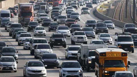 Trump uvolnil emisní směrnice pro automobily. Spalovací motory už nebudou znevýhodňovány