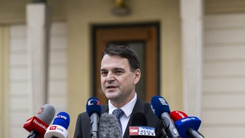 Vláda schválila návrhy 16 šéfů ambasád a stálých misí