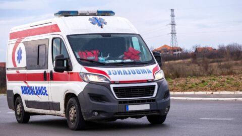 Sanitku do Prahy ne, protézu a úkony za statisíce ano. Pacienti v regionech trpí nedostupností péče