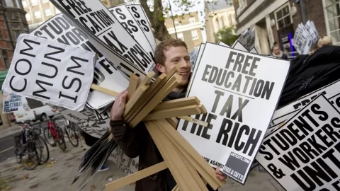 Protispolečenský akt v jádru socialismu