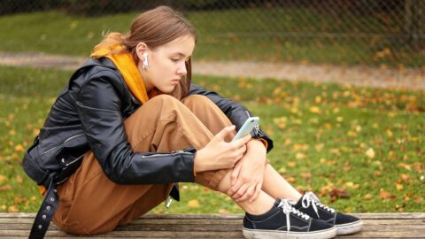 Každý čtvrtý teenager vyhledává pomoc s duševním zdravím u chatbotů s umělou inteligencí, ukazuje britská studie