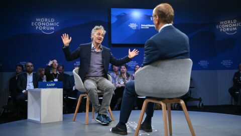 Rapidní růst AI možná změní přístup k migraci, zaznělo na WEF v Davosu