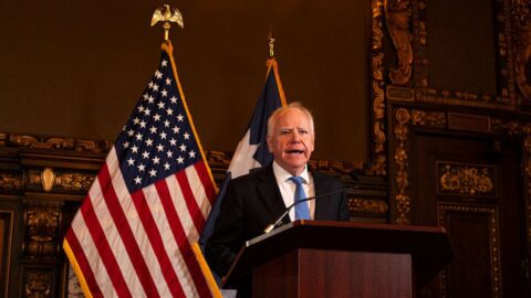 Ministerstvo spravedlnosti USA vyšetřuje guvernéra Walze a starostu Freye