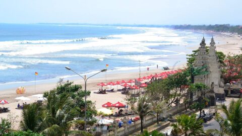 Indonéský ostrov Bali chystá přísnější regulaci turistiky
