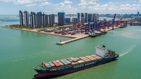 Po měsíci fungování zůstává volný obchodní přístav Hainan vnitřním experimentem čínského režimu