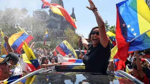„Radost, kterou nejde udržet v hrudi“: Venezuelané po celém světě oslavují pád Madura