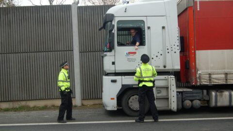 Policie řidiči kamionu na D1 u Vyškova naměřila přes dvě promile alkoholu