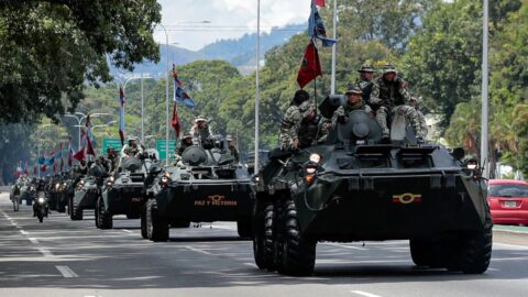 Venezuela ohlásila rozsáhlé nasazení armády, Kolumbie vysílá armádu k jejím hranicím