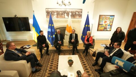 Zelenskyj po příletu na Kypr vyjádřil naději, že se blíží členství Ukrajiny v EU