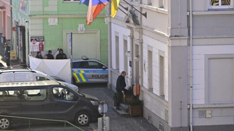 Při střeleckém útoku zemřel zaměstnanec úřadu v Chřibské, útočník se zastřelil