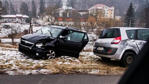 Jihomoravští záchranáři hlásí kvůli ledovce přes 100 nehod, vyzývají lidi k opatrnosti