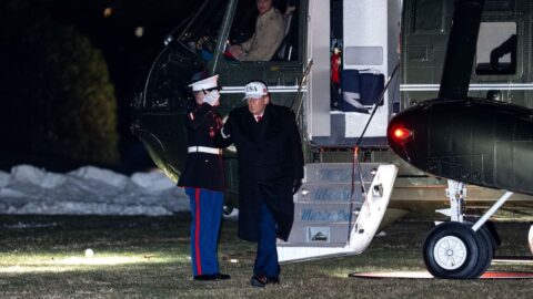 Muž zastřelený federálními agenty v Minnesotě se je nepokusil zabít, míní Trump
