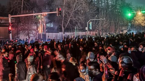 Při protestech v Íránu zahynulo nejméně 192 demonstrantů, uvádí nevládní skupina