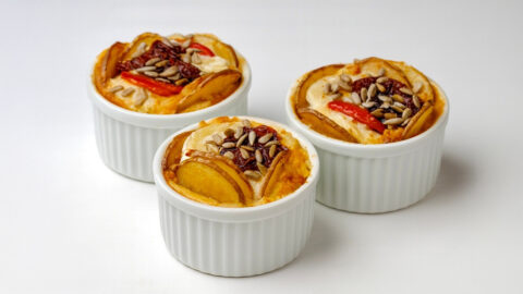 Recept: Jednoduché bramborové muffiny se zeleninou a hermelínem hotové za půl hodiny