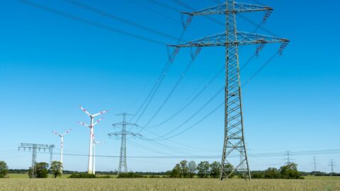 Diskuze o přehodnocování cílů dekarbonizace bude v roce 2026 sílit, předpovídá energetický stratég