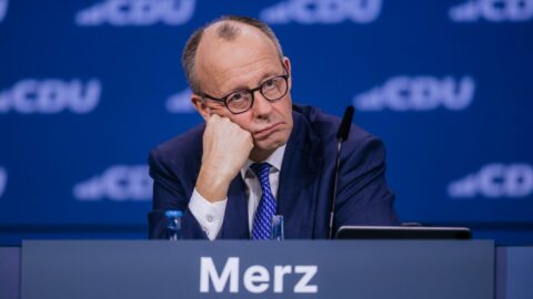 Německý důchodce nazval kancléře Merze Pinocchiem. Hrozilo mu až 5 let vězení