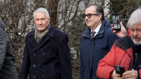 Bývalý norský premiér spojovaný s Epsteinovým případem byl hospitalizován