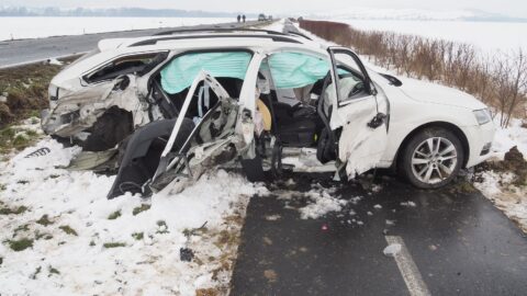 Policie obvinila muže z pobodání taxikářky v Šumperku a zranění dvou lidí autem
