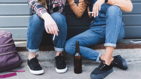 Mladí Britové budou mít podle nového zákona doživotní zákaz nákupu cigaret