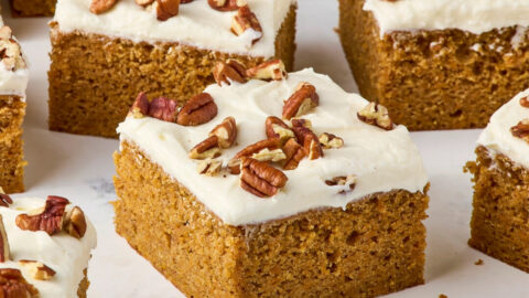 Když zavoní skořice a zázvor: vláčný kořeněný koláč (Recept)