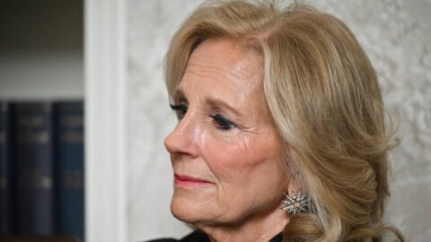 Bývalý manžel Bidenové čelí obvinění z vraždy své současné ženy