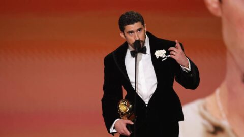 Grammy: Bad Bunny vyhrál Album roku, nahrávka roku je „Luther“ Kendricka Lamara a SZA. Cenu za audioknihu získal Dalajlama