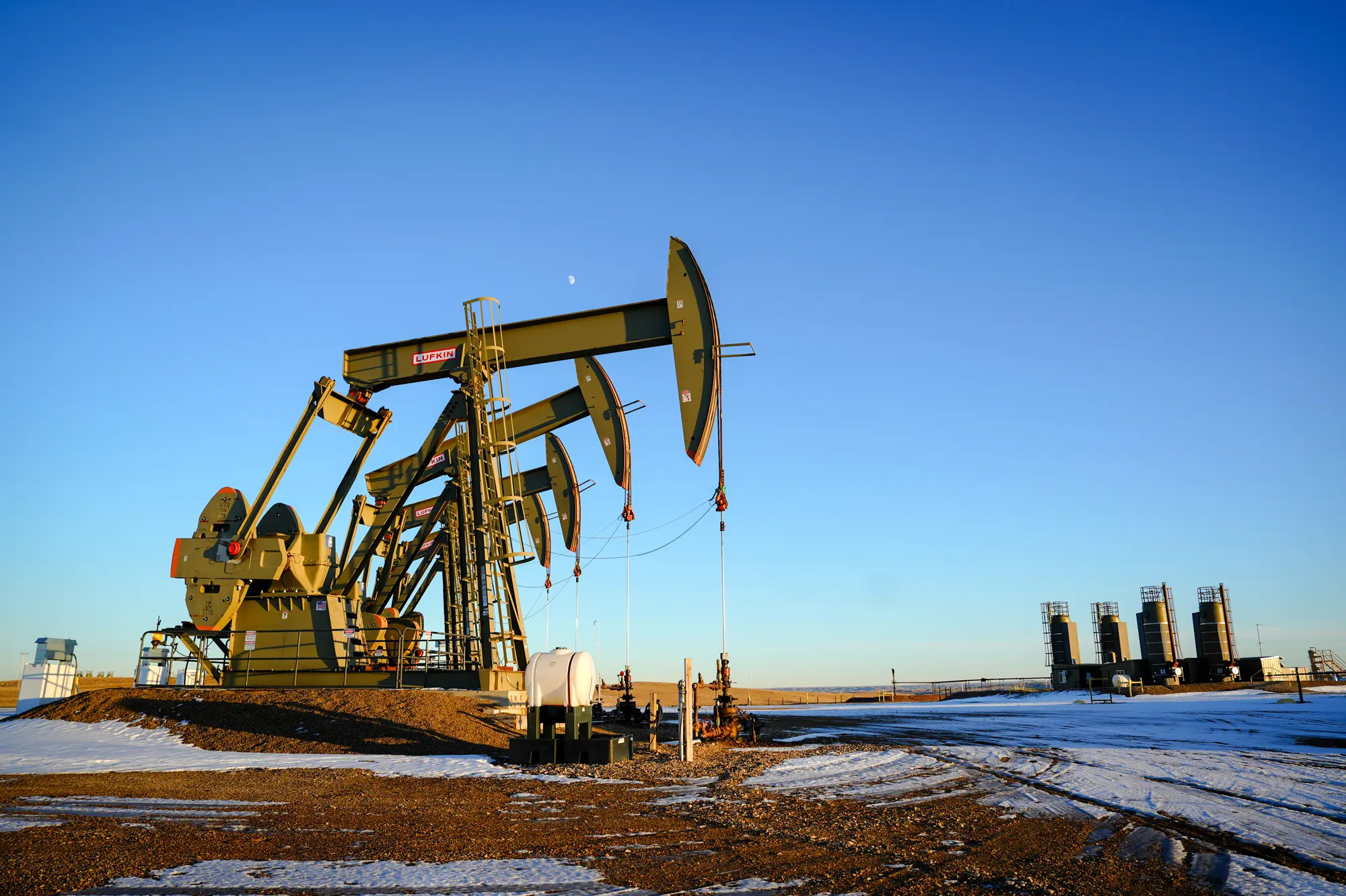 Ropné čerpací pumpy v oblasti Williston ve státě Severní Dakota, 21. prosince 2023. (Madalina Vasiliu / The Epoch Times)