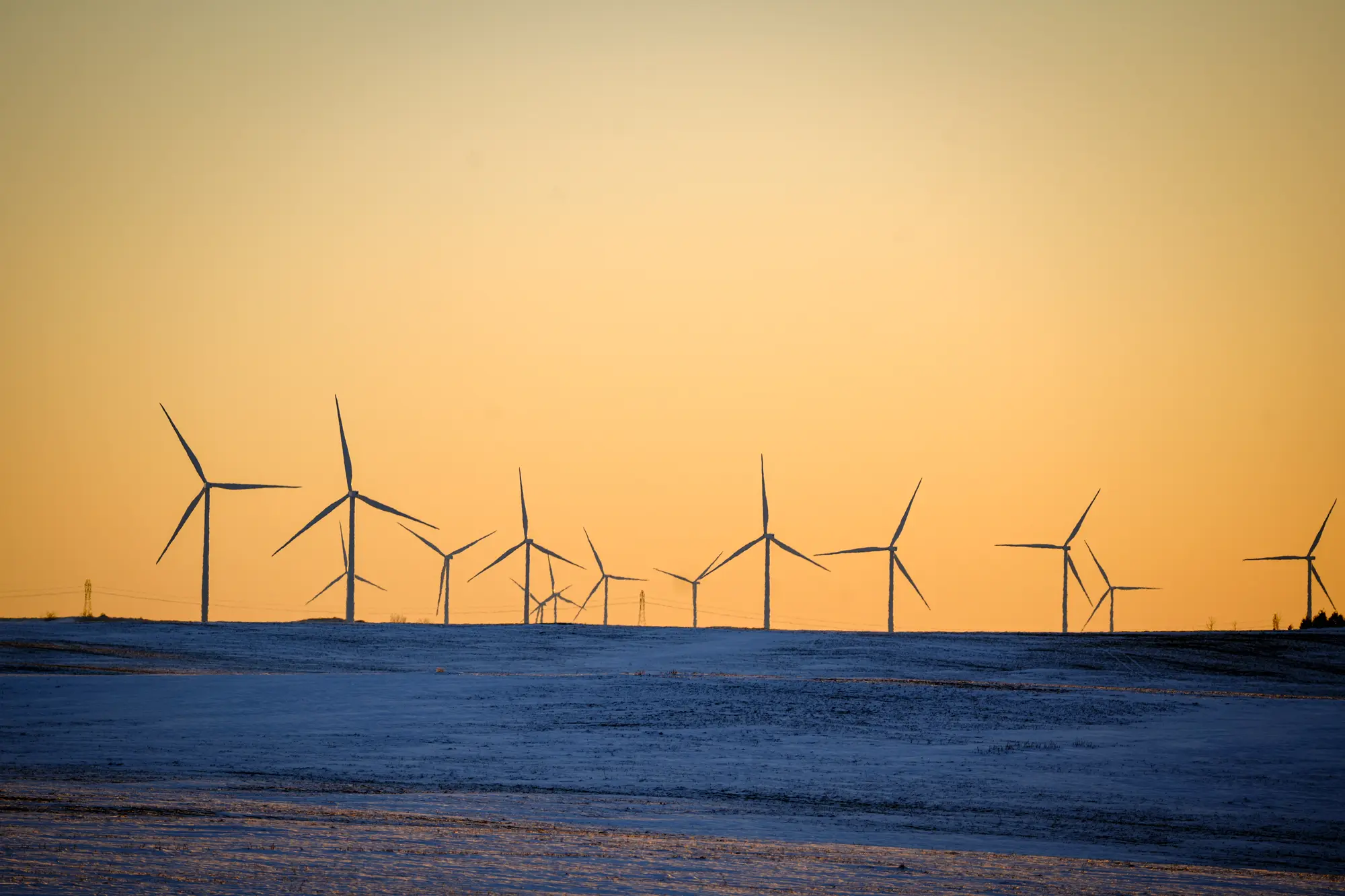 Větrné turbíny v poli u města Beulah ve státě Severní Dakota, 22. prosince 2023. (Madalina Vasiliu / The Epoch Times)