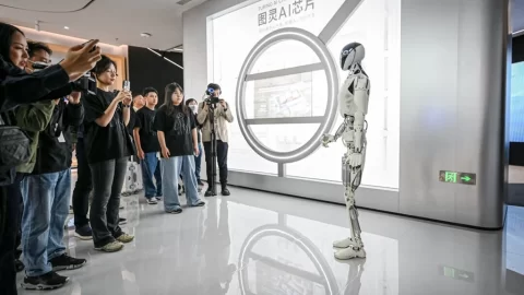 Technologická show čínských humanoidních robotů zakrývá tvrdou realitu komercializace, říkají odborníci