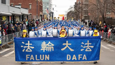 Peking využívá falešné západní zpravodajské weby k útokům na Falun Gong, uvádí zpráva