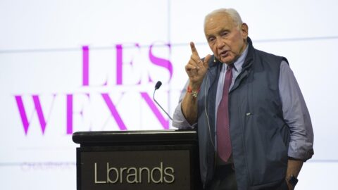 Zakladatel Victoria’s Secret Wexner přiznal návštěvu Epsteinova ostrova, zločiny popřel