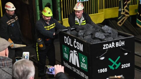 Dnes vyjel z dolu ve Stonavě poslední vozík černého uhlí. Po 250 letech končí jeho těžba v ČR
