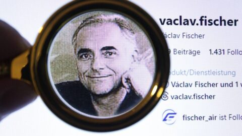 Na podnikatele a bývalého senátora Fischera bylo v Německu vyhlášeno pátrání