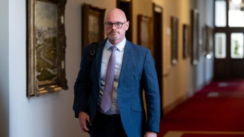 Plaga zastavil testování na ZŠ kvůli špatné komunikaci a technickým potížím