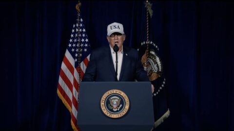 USA zajistí vojenskou ochranu plavidel v Hormuzském průlivu, uvedl Trump