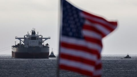 Íránské revoluční gardy zasáhly v Perském zálivu americký tanker, píše Tasním