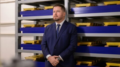 „Zlatý poklad České republiky obnoven.“ ČNB drží nejvíce zlata ve své historii a nakupuje dál