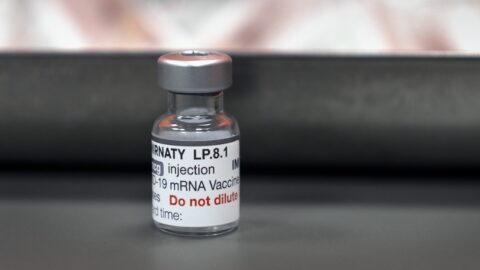 V Holandsku pokračoval soud proti Gatesovi a šéfu Pfizeru. Vakcíny proti covidu-19 jsou biologickou zbraní, tvrdí žaloba