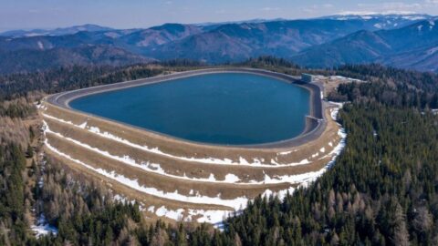 Slováci plánují propojit přečerpávací elektrárnu s bateriemi. Megaprojekt má pomoci stabilizovat i českou síť
