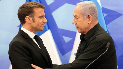 Macron vyzval Izrael k jednáním s Libanonem o příměří, nabízí setkání v Paříži