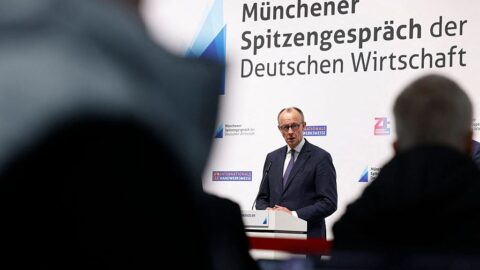 Írán musí ukončit jaderný a balistický program, žádá německý kancléř Merz