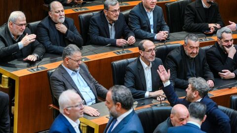 Libanon nařídil íránskému velvyslanci opustit do neděle zemi, Hizballáh je proti