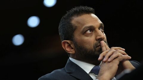 Hackeři s vazbami na Írán tvrdí, že se nabourali do osobního e-mailu ředitele FBI Patela