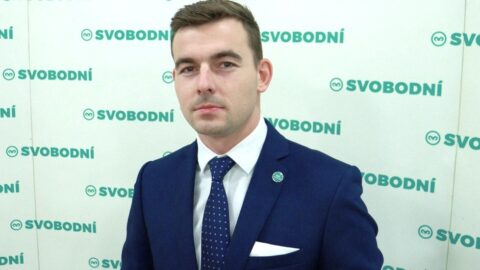 Vondráček žádá německý Bundestag o prověření  financování radikálů, k nimž „vedou stopy“ po útoku v Pardubicích