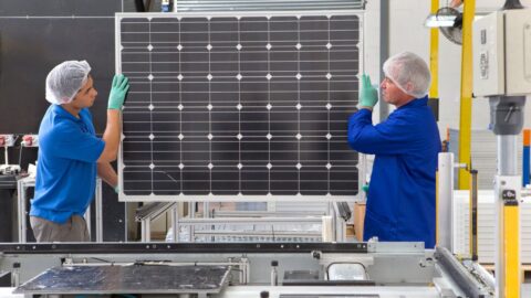 Evropská komise představila „Akt o průmyslovém akcelerátoru“, který má podpořit výrobu v EU a snížit závislost na Číně