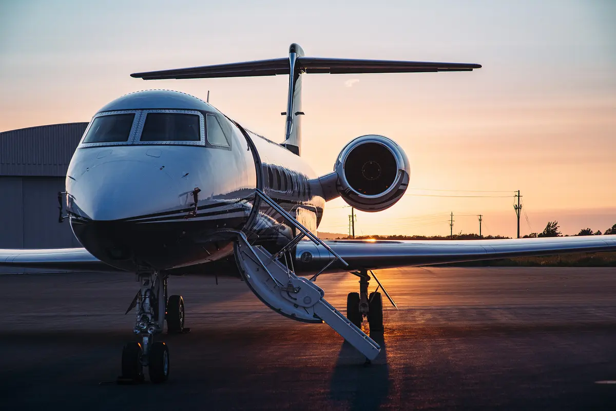 Mnoho dlouhodobých cestovatelských představ přetrvává, i když se způsob fungování aerolinek a hotelů během desetiletí výrazně změnil. (PaulSveda / Getty Images)