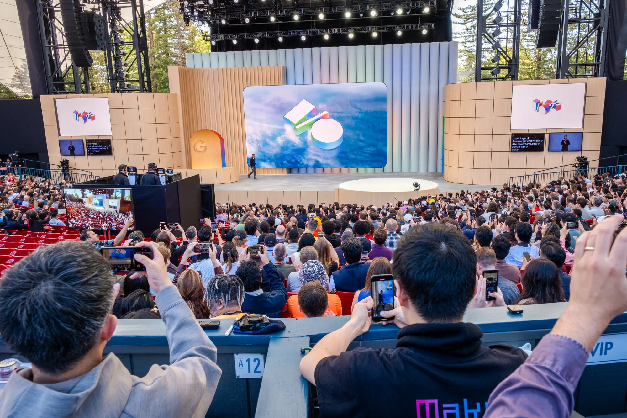 Generální ředitel společnosti Google Sundar Pichai oslovuje publikum během každoroční vývojářské konference Google I/O v kalifornském Mountain View 20. května 2025. (Camille Cohen / AFP via Getty Images)