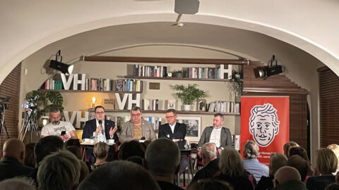 Boj o Česko, dezinformace, škodlivost totální vyváženosti – diskuze Foltýna, Lipavského, Železného a Paďourka